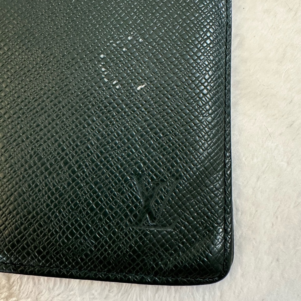 AUTHENTIC MEN'S LOUIS VUITTON BLACK GREEN TAIGA LEATHER PORTE CARTES LONG WALLET - Picture 4 of 12